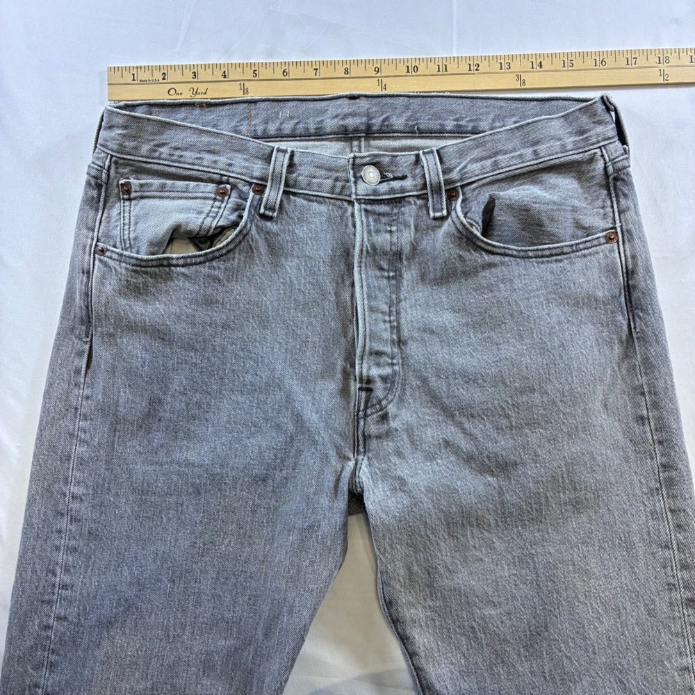 Levis 501 Original Fit Grey Denim Jeans Mens 32x34 Button Fly 00501-2370 - Picture 2 of 8